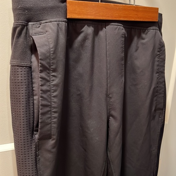 Lululemon City Joggers Size Large Preowned with Care - Picture 2 of 6